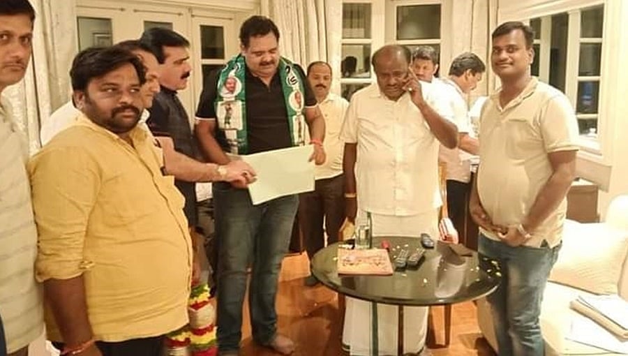 ಬಳ್ಳಾರಿಯ ಜೆಡಿಎಸ್ ಅಭ್ಯರ್ಥಿ ದಿಢೀರ್ ಬದಲು; ಪಕ್ಷಕ್ಕೆ ಸೇರ್ಪಡೆಗೊಂಡ ಅನಿಲ್ ಲಾಡ್'ಗೆ ಟಿಕೆಟ್!