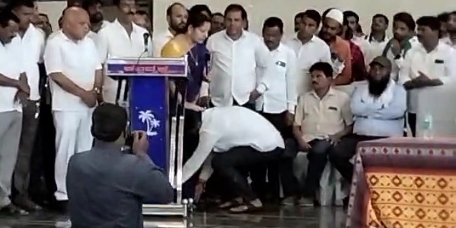 ಹಾಸನ: ಸ್ವರೂಪ್ ಬೆಂಬಲಕ್ಕೆ ನಿಂತ ರೇವಣ್ಣ, ಭವಾನಿ, ಪ್ರಜ್ವಲ್; ಬಿಜೆಪಿ ಅಭ್ಯರ್ಥಿಗೆ ಪಾಠ ಕಲಿಸಲು ಒಗ್ಗಟ್ಟಿನ ಸಂದೇಶ