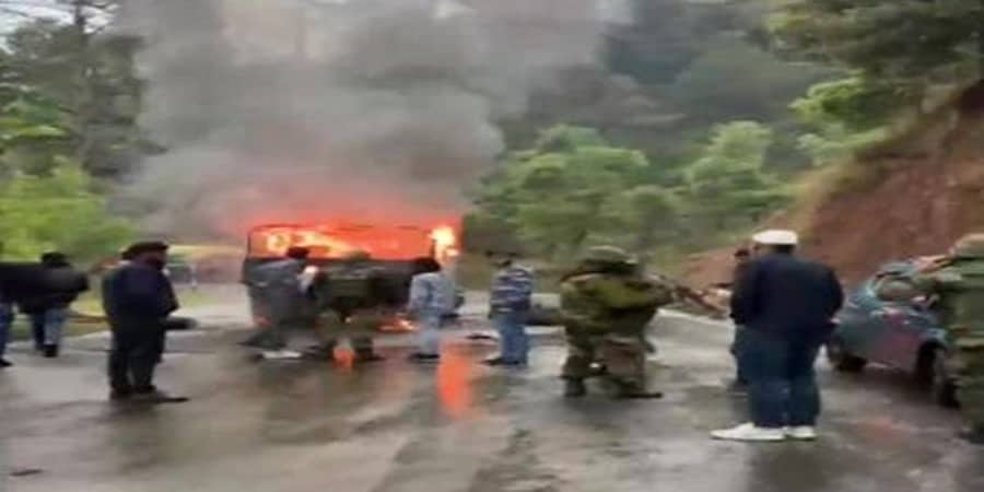 ಜಮ್ಮು-ಕಾಶ್ಮೀರ: ಸೇನಾ ವಾಹನದಲ್ಲಿ ಬೆಂಕಿ, ಐವರು ಸೈನಿಕರು ಸಜೀವ ದಹನ- ವಿಡಿಯೋ