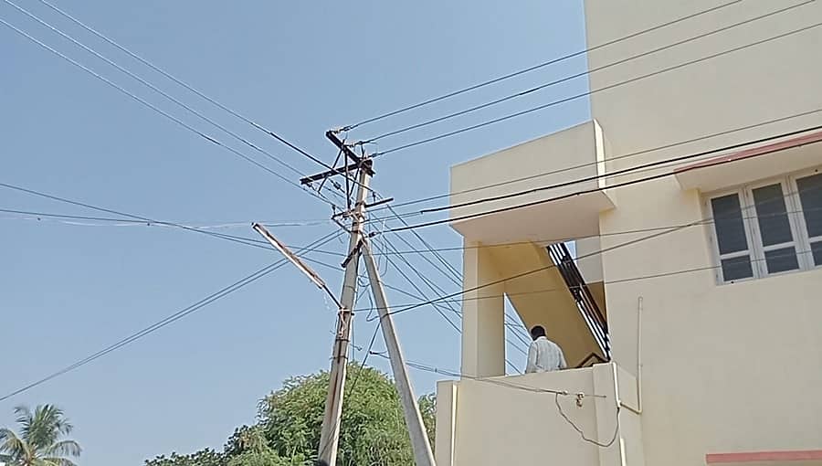 ತುಮಕೂರು: ಮನೆಯ ಮುಂದಿನ ವಿದ್ಯುತ್ ವೈರ್ ಸ್ಪರ್ಶಿಸಿ ಇಬ್ಬರು ಬಾಲಕರ ದಾರುಣ ಸಾವು