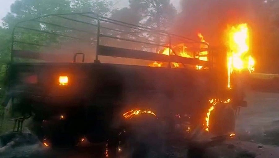 ಪೂಂಚ್‌: ಬೆಂಕಿ ತಗುಲಿ ಹೊತ್ತಿ ಹುರಿದ ಭಾರತೀಯ ಸೇನಾ ವಾಹನ; ಇಬ್ಬರು ಯೋಧರು ಹುತಾತ್ಮ!