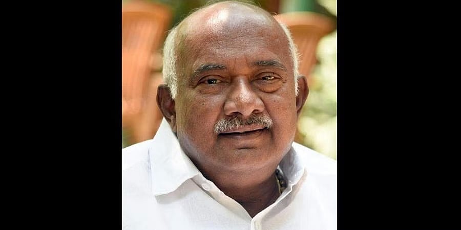 ಎಂಎಲ್ ಸಿ ಹುದ್ದೆ ಕಳೆದುಕೊಳ್ಳುವ ಭೀತಿ: ಮರಳಿ ಗೂಡು ಸೇರುವ ನಿರ್ಧಾರ 'ಕೈ' ಬಿಟ್ಟ 'ಹಳ್ಳಿ ಹಕ್ಕಿ'