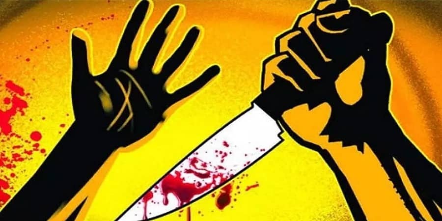 ಬೆಂಗಳೂರು: ಕೋರ್ಟ್ ಕಾಂಪ್ಲೆಕ್ಸ್ ಒಳಗೆ ಮಹಿಳೆಯಿಂದ ವಕೀಲರ ಮೇಲೆ ಚಾಕುವಿನಿಂದ ಹಲ್ಲೆ