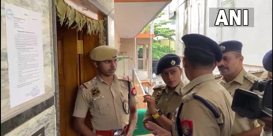 ಬೆಂಗಳೂರು: ಐವೈಸಿ ಅಧ್ಯಕ್ಷ ಬಿವಿ ಶ್ರೀನಿವಾಸ್ ಅಂಕಲ್ ನಿವಾಸಕ್ಕೆ ನೋಟಿಸ್ ಅಂಟಿಸಿದ ಅಸ್ಸಾಂ ಪೊಲೀಸರು!
