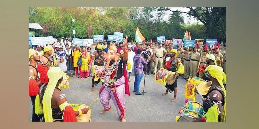 ಬೆಂಗಳೂರು: ಮತದಾನದ ಶೇಕಡಾವಾರು ಪ್ರಮಾಣ ಹೆಚ್ಚಿಸಲು ಲಾಲ್‌ಬಾಗ್‌ನಲ್ಲಿ ಜಾಗೃತಿ ಅಭಿಯಾನ