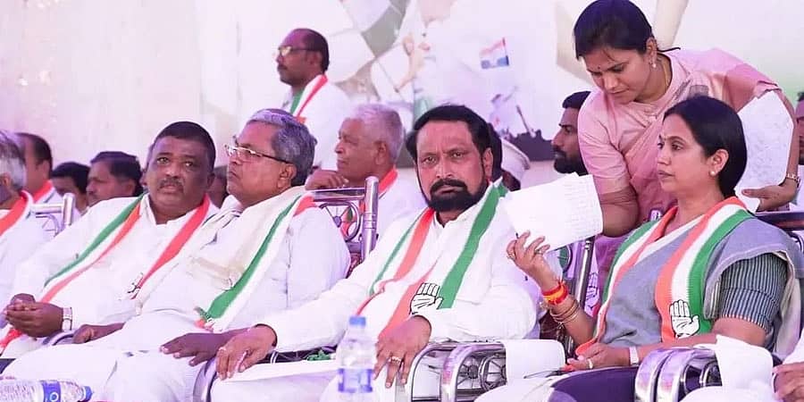 ರಮೇಶ್ ಜಾರಕಿಹೊಳಿಗೆ ಧೈರ್ಯವಿದ್ದರೆ ಅಥಣಿಯಲ್ಲಿ ನನ್ನನ್ನು ಸೋಲಿಸಲಿ: ಲಕ್ಷ್ಮಣ್ ಸವದಿ ಸವಾಲು