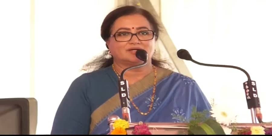 ಒಂದು ಕುಟುಂಬ ಚುನಾವಣೆಯಲ್ಲಿ ಅತಂತ್ರ ಸ್ಥಿತಿ ಬರಲಿ ಎಂದು ಕಾಯುತ್ತಾ ಕುಳಿತಿದೆ: ಹೆಚ್ ಡಿಕೆಗೆ ಸುಮಲತಾ ಟಾಂಗ್