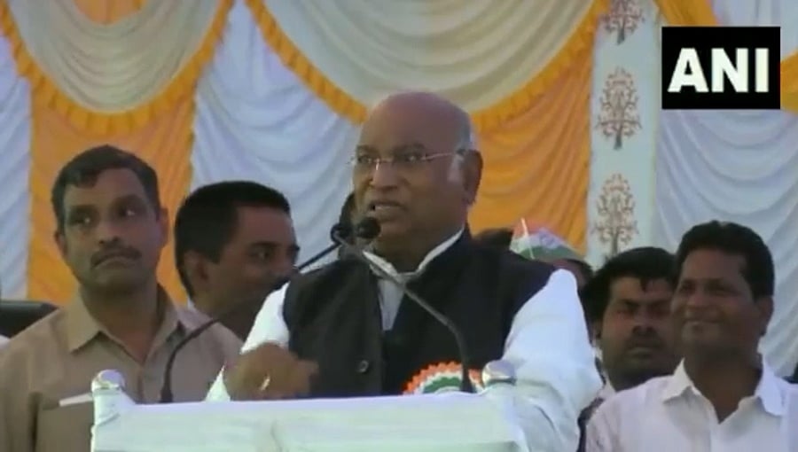 'ಮೋದಿ ವಿಷದ ಹಾವು ಇದ್ದಂತೆ': ಹೇಳಿಕೆ ವಿವಾದ ಪಡೆಯುತ್ತಿದ್ದಂತೆಯೇ ಮಲ್ಲಿಕಾರ್ಜುನ ಖರ್ಗೆ ಯೂಟರ್ನ್!