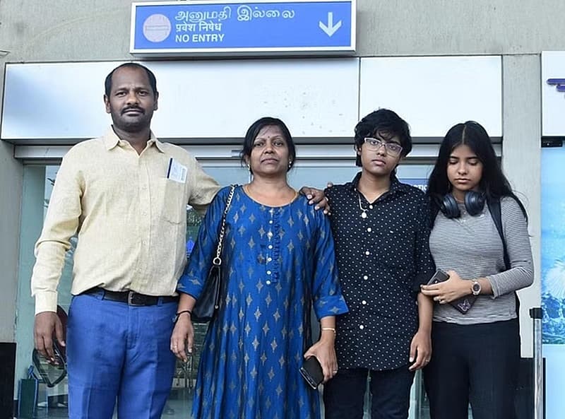 ತಮಿಳುನಾಡಿನ ಸುಮಾರು 400 ಜನರು ಸೂಡಾನ್ನಲ್ಲಿ ಸಿಲುಕಿಕೊಂಡಿದ್ದಾರೆ. ಅವರ ತ್ವರಿತ ಸ್ಥಳಾಂತರಕ್ಕಾಗಿ ವಿದೇಶಾಂಗ ಸಚಿವಾಲಯದೊಂದಿಗೆ ಸಮನ್ವಯ ಸಾಧಿಸಲು ರಾಜ್ಯ ಸರ್ಕಾರ ಸಿದ್ಧವಾಗಿದೆ ಎಂದು ಮುಖ್ಯಮಂತ್ರಿ ಎಂ ಕೆ ಸ್ಟಾಲಿನ್ ಏಪ್ರಿಲ್ 26 ರಂದು ಪ್ರಧಾನಿ ನರೇಂದ್ರ ಮೋದಿಯವರಿಗೆ ತಿಳಿಸಿದ್ದರು. ಯುದ್ಧ ಪೀಡಿತ ದೇಶದಲ್