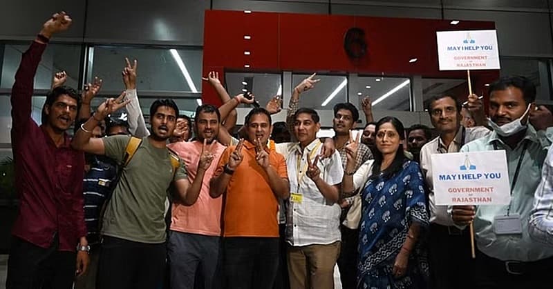 ಆಗಮನದ ನಂತರ ಪ್ರಯಾಣಿಕರಿಗೆ ಮೊದಲೇ ಪ್ಯಾಕ್ ಮಾಡಿದ ತಿಂಡಿ ತಿನಿಸುಗಳ ಪೊಟ್ಟಣಗಳು ಮತ್ತು ಉಪಹಾರಗಳನ್ನು ವಿತರಿಸಲಾಯಿತು. ಸಂಸ್ಕರಣೆ ಮತ್ತು ಕ್ಲಿಯರೆನ್ಸ್ಗಾಗಿ ವಲಸೆಯಲ್ಲಿ ಮೀಸಲಾದ ಕೌಂಟರ್ಗಳನ್ನು ವ್ಯವಸ್ಥೆಗೊಳಿಸಲಾಗಿದೆ. APHO ಅಧಿಕಾರಿಗಳು ಥರ್ಮಲ್ ತಪಾಸಣೆ ನಡೆಸಿದರು. ಕಸ್ಟಮ್ಸ್ ಸ್ಕ್ರೀನಿಂಗ್ಗಾಗಿ ಮೀಸಲಾ