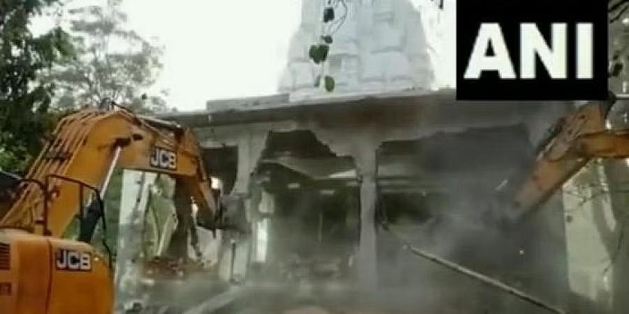 ಇಂದೋರ್ ದೇಗುಲ ದುರಂತ ಪ್ರಕರಣ: ಅಧಿಕಾರಿಗಳಿಂದ ದೇವಸ್ಥಾನದ ಅಕ್ರಮ ನಿರ್ಮಾಣ ತೆರವು