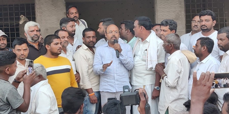 ತಂದೆಯವರನ್ನು ವರುಣಾದಲ್ಲಿ ಸೋಲಿಸಲು ಬಿಜೆಪಿ, ಜೆಡಿಎಸ್ ಮ್ಯಾಚ್ ಫಿಕ್ಸಿಂಗ್ ಮಾಡುತ್ತಿದೆ: ಡಾ ಯತೀಂದ್ರ ಆರೋಪ