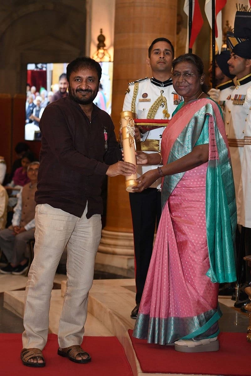 ಸಾಹಿತ್ಯ ಮತ್ತು ಶಿಕ್ಷಣ ಕ್ಷೇತ್ರದಲ್ಲಿನ ಕೊಡುಗೆಗಾಗಿ ಆನಂದ್ ಕುಮಾರ್ ಗೆ ಪದ್ಮಶ್ರೀ ಪ್ರದಾನ