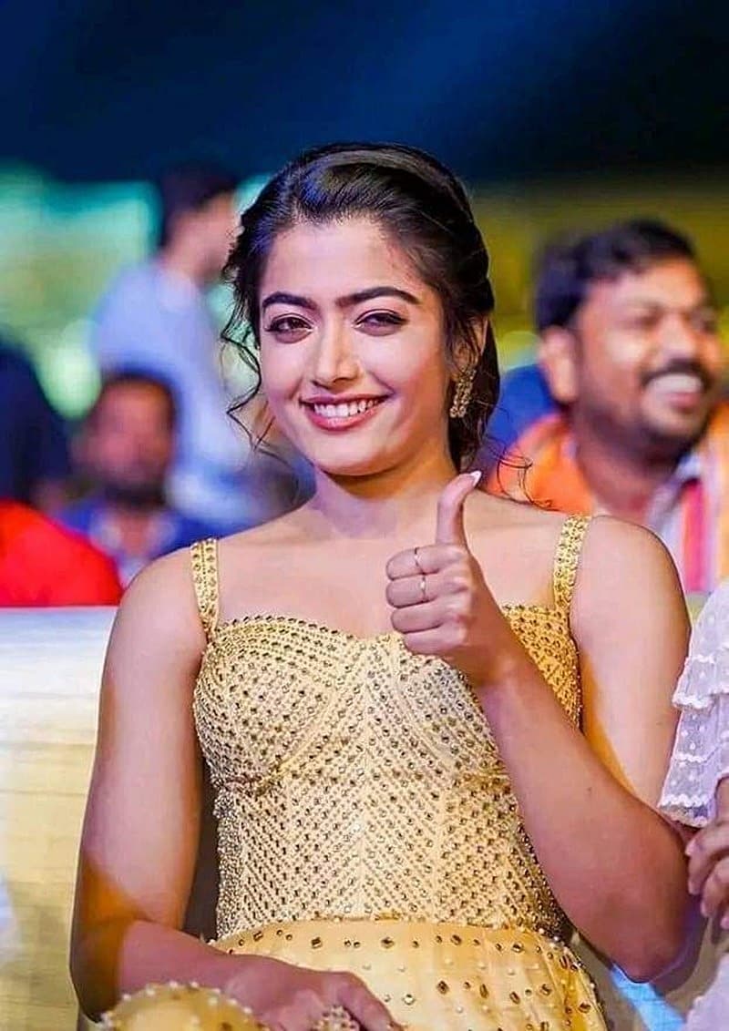 ಕನ್ನಡದ ‘ಕಿರಿಕ್ ಪಾರ್ಟಿ’ (Kirik Party) ಚಿತ್ರದ ಮೂಲಕ ಸಿನಿ ಕೆರಿಯರ್ ಶುರು ಮಾಡಿದ ನಟಿ ರಶ್ಮಿಕಾ, ಸೌತ್- ಬಾಲಿವುಡ್ನಲ್ಲಿ ಸೆಟಲ್ ಆಗಿದ್ದಾರೆ. ಪ್ಯಾನ್ ಇಂಡಿಯಾ ಸ್ಟಾರ್ ನಟಿಯಾಗಿ ಶೈನ್ ಆಗ್ತಿದ್ದಾರೆ.