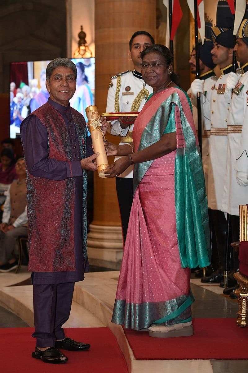 ಕಲಾವಿದ ಉಸ್ತಾದ್ ಅಹ್ಮದ್ ಹುಸೇನ್ ಅವರಿಗೆ ಪದ್ಮಶ್ರೀ ಪ್ರದಾನ.