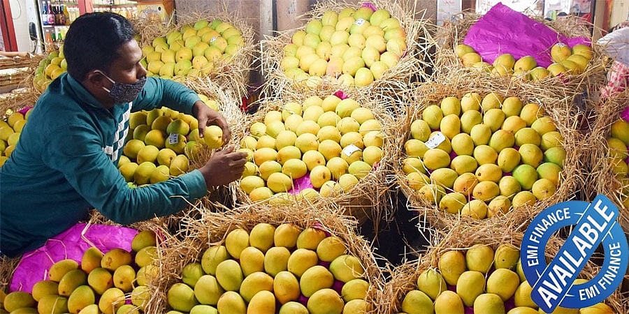 ಮಾವಿನ ಹಣ್ಣು: ಈಗ ತಿನ್ನಿ.... ನಂತರ ಪಾವತಿಸಿ: ಪುಣೆ ವ್ಯಾಪಾರಿಯ ವಿನೂತನ EMI ಯೋಜನೆ