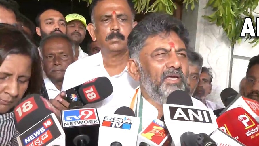 ಗ್ಯಾಸ್ ಸಿಲಿಂಡರ್'ಗೆ ಪೂಜೆ ಸಲ್ಲಿಸಿ, ಬಿಜೆಪಿಗೆ ಠಕ್ಕರ್ ನೀಡಿದ ಡಿ.ಕೆ.ಶಿವಕುಮಾರ್