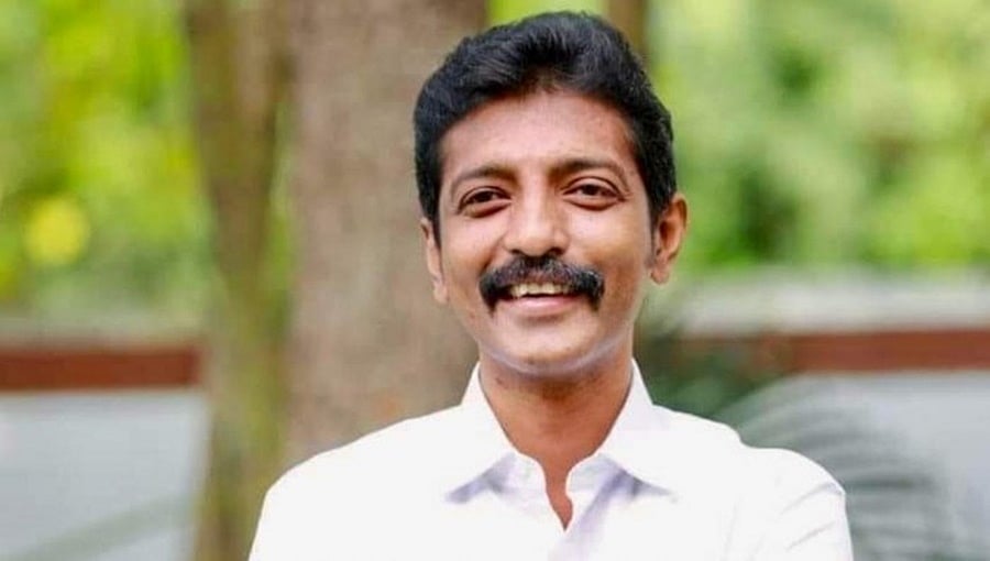 ಚಿತ್ರದುರ್ಗ: ಜೆಡಿಎಸ್ ಅಭ್ಯರ್ಥಿ ರಘು ಆಚಾರ್ ಮನೆ ಮೇಲೆ ಚುನಾವಣಾಧಿಕಾರಿಗಳ ದಾಳಿ; 58 ಲಕ್ಷ ರೂ. ಜಪ್ತಿ