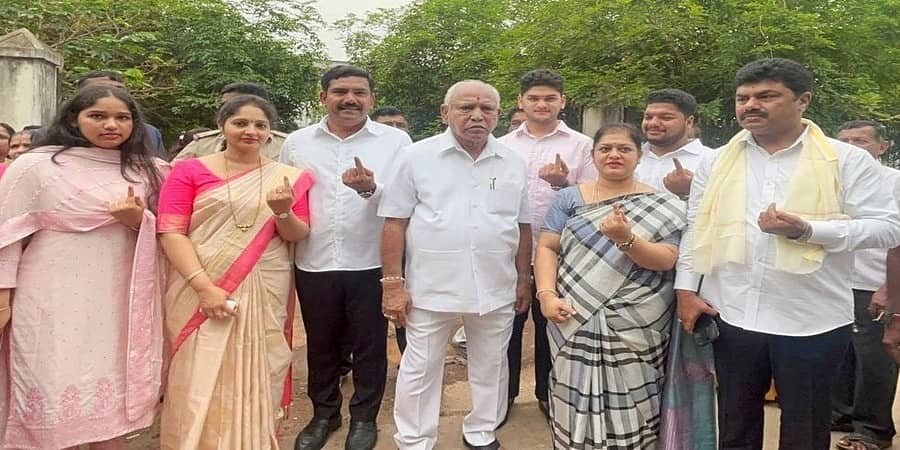 ಕರ್ನಾಟಕ ಚುನಾವಣೆ ಮತದಾನ: ಪ್ರಜಾಪ್ರಭುತ್ವ ಹಬ್ಬದಲ್ಲಿ ಪ್ರಮುಖ ರಾಜಕೀಯ ನಾಯಕರು ಭಾಗಿ