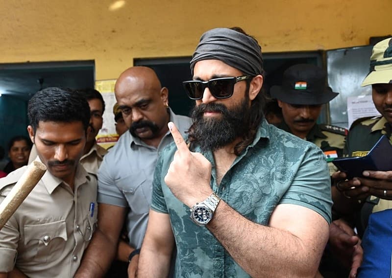 ಮತ ಚಲಾವಣೆಗೆ ಬಂದ ನಟ ರಾಕಿಂಗ್ ಸ್ಟಾರ್ ಯಶ್