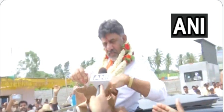 ಗೆಲುವಿನ ಸಂಭ್ರಮದಲ್ಲಿ ರಾಮನಗರದಲ್ಲಿ ರೋಡ್ ಶೋ ನಡೆಸಿದ ಡಿಕೆಶಿ! ವಿಡಿಯೋ