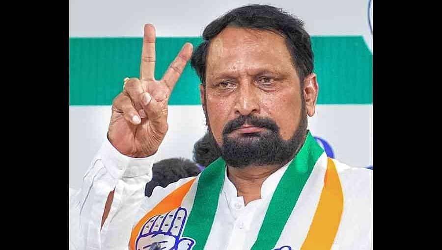 ಅಥಣಿ- ಜಾರಿಬಿದ್ದ ಜಾರಕಿಹೊಳಿ: ಲಕ್ಷ್ಮಣ ಸವದಿ ಭರ್ಜರಿ ಜಯಭೇರಿ; ಮಹೇಶ್ ಕುಮಟಳ್ಳಿಗೆ ಹೀನಾಯ ಸೋಲು