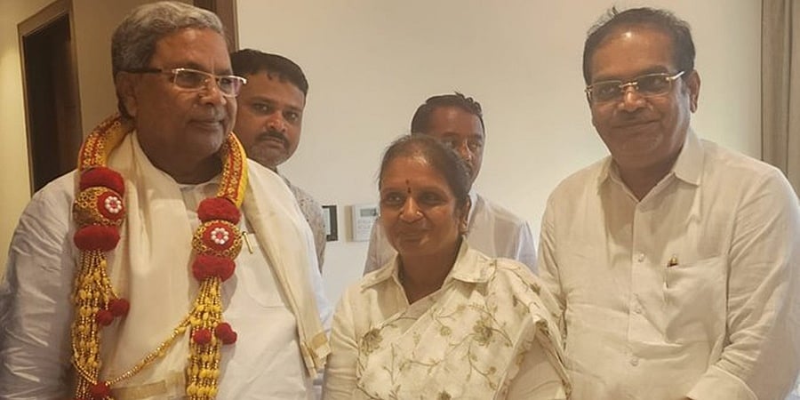 ಕಾಂಗ್ರೆಸ್ಗೆ ಬೆಂಬಲ ನೀಡಿದ ಪಕ್ಷೇತರ ಶಾಸಕಿ ಲತಾ ಮಲ್ಲಿಕಾರ್ಜುನ್