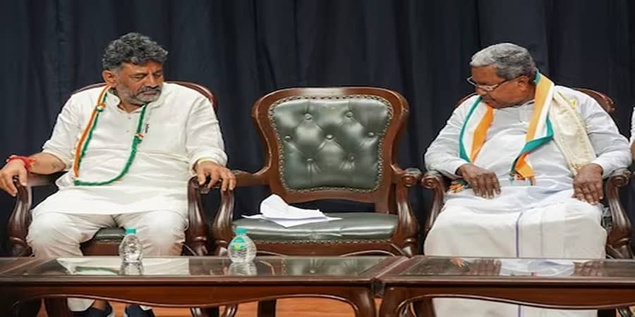 ಮುಖ್ಯಮಂತ್ರಿ ಹುದ್ದೆಗೆ ಫೈಟ್: ಸಿದ್ದರಾಮಯ್ಯಗೆ ಶಾಸಕರ ಬೆಂಬಲ, ಸೋನಿಯಾ ಗಾಂಧಿ ಮೇಲೆ ಡಿಕೆ ಶಿವಕುಮಾರ್‌ಗೆ ಭರವಸೆ