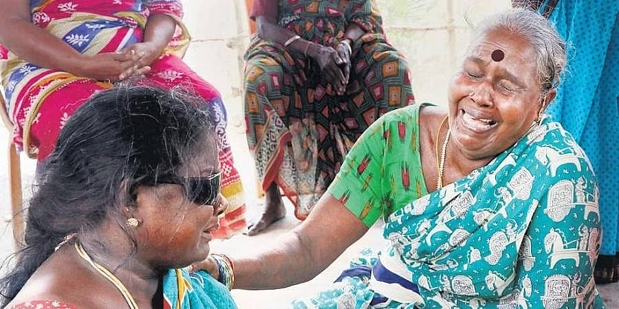 ಕಳ್ಳಬಟ್ಟಿ ದುರಂತ: ತಮಿಳುನಾಡಿನ ಮೂರು ಗ್ರಾಮಗಳಲ್ಲಿ ಮೃತರ ಸಂಖ್ಯೆ 10ಕ್ಕೆ ಏರಿಕೆ, 7 ಪೊಲೀಸರ ಅಮಾನತು
