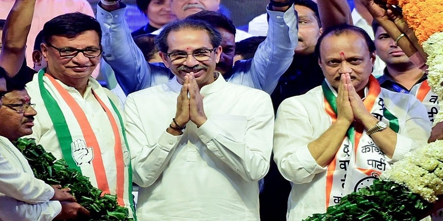 ಮಹಾರಾಷ್ಟ್ರದಲ್ಲಿ ಕರ್ನಾಟಕ ಚುನಾವಣೆ ಗೆಲುವಿನ ಸಂಭ್ರಮಾಚರಣೆ: ಮಹಾ ವಿಕಾಸ್ ಆಘಾಡಿ ಪಕ್ಷಗಳ ವಿರುದ್ಧ ಫಡ್ನವೀಸ್ ಕಿಡಿ