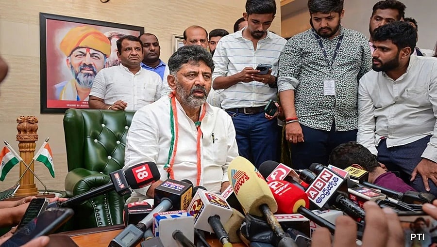 ಕಾಂಗ್ರೆಸ್ ಹೈಕಮಾಂಡ್ ಬುಲಾವ್: ಇಂದು ಡಿಕೆ ಶಿವಕುಮಾರ್ ದೆಹಲಿ ಪ್ರವಾಸ; ಮುಂದಿನ ಸಿಎಂ ಸಸ್ಪೆನ್ಸ್ ಗೆ ತೆರೆ?