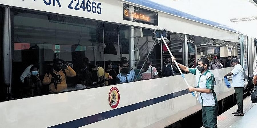 ಮಂಡ್ಯ: ವಂದೇ ಭಾರತ್ ಎಕ್ಸ್ಪ್ರೆಸ್ ರೈಲಿಗೆ ಸಿಲುಕಿ ಮಹಿಳೆ ಸಾವು