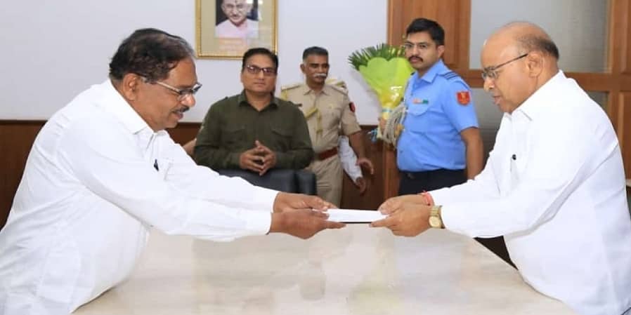 ಸರ್ಕಾರ ರಚನೆಗೆ ಹಕ್ಕು ಮಂಡಿಸಿದ ಮಾಜಿ ಉಪಮುಖ್ಯಮಂತ್ರಿ ಪರಮೇಶ್ವರ್ ನೇತೃತ್ವದ ಕಾಂಗ್ರೆಸ್ ನಿಯೋಗ