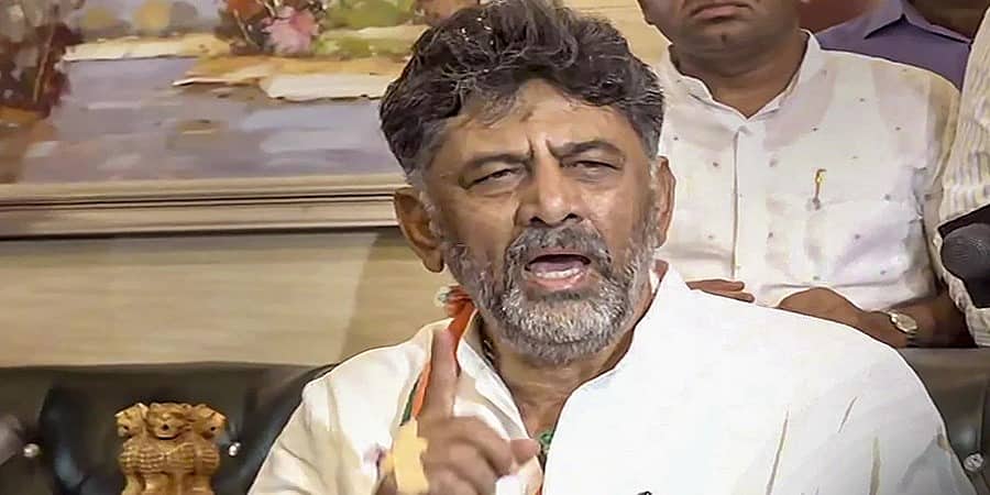 ಕಾಂಗ್ರೆಸ್ ನ 'ಟ್ರಬಲ್ ಶೂಟರ್' ಡಿ ಕೆ ಶಿವಕುಮಾರ್ ಮನವೊಲಿಸಿದ್ದು ಸೋನಿಯಾ ಗಾಂಧಿ, ಸಂಧಾನ ಸೂತ್ರವೇನು?