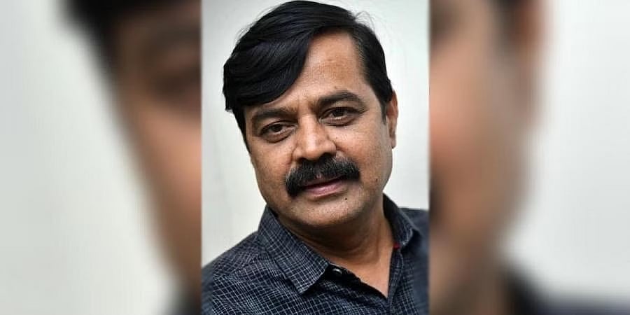 ಹುಚ್ಚ ರಾಯಪ್ಪನಾಗಿ 'ಔಟ್ ಆಫ್ ಸಿಲಬಸ್' ಪಾಠ ಮಾಡಲು ಬರುತ್ತಿದ್ದಾರೆ ಅಚ್ಯುತ್ ಕುಮಾರ್