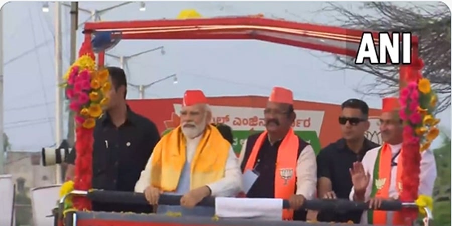 ಖರ್ಗೆ ತವರಿನಲ್ಲಿ ಮೋದಿ ಭರ್ಜರಿ ರೋಡ್ ಶೋ, ಜನರಿಂದ ಅದ್ದೂರಿ ಸ್ವಾಗತ- ವಿಡಿಯೋ