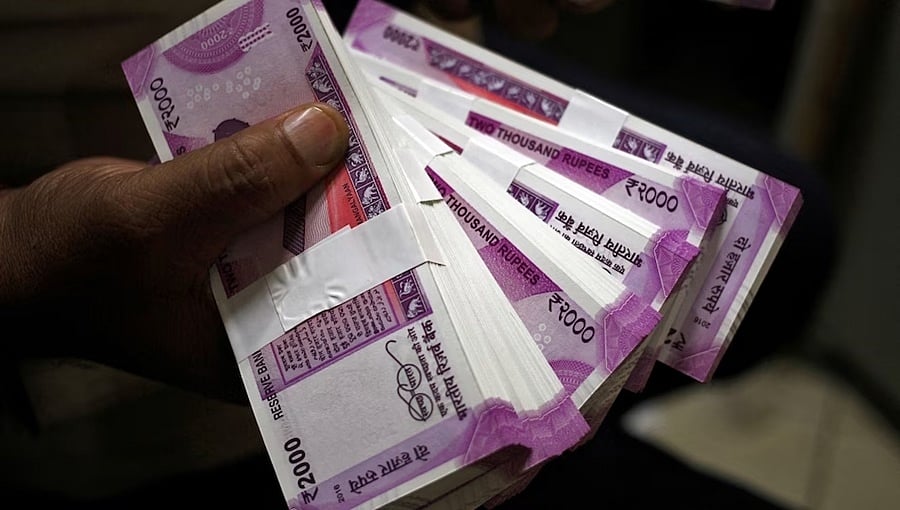 ಐಡಿ ಪುರಾವೆ ಇಲ್ಲದೆ 2000 ನೋಟು ವಿನಿಮಯಕ್ಕೆ RBI ಅನುಮತಿ: SBI ವಿರುದ್ಧ ದೆಹಲಿ ಹೈಕೋರ್ಟ್ಗೆ PIL