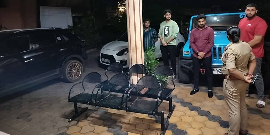 ಕಾಪು ಬಳಿ ರಾಷ್ಟ್ರೀಯ ಹೆದ್ದಾರಿಯಲ್ಲಿ ಕಾರ್ ರೇಸಿಂಗ್, ಅಪಾಯಕಾರಿ ಸಾಹಸ: ನಾಲ್ವರು ಯುವಕರ ಬಂಧನ
