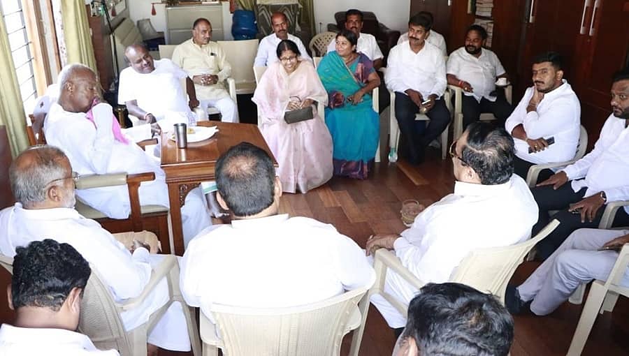 '19 ಸೀಟು 119 ಆಗುವ ದಿಕ್ಕಿನಲ್ಲಿ ಕೆಲಸ ಮಾಡೋಣ: ಒಬ್ಬನೇ ಎಂದು ಕೈಕಟ್ಟಿ ಕೂತಿದ್ದರೆ ಕಾವೇರಿ ನೀರಿನ ಸದ್ಬಳಕೆ ಆಗುತ್ತಿತ್ತಾ?'