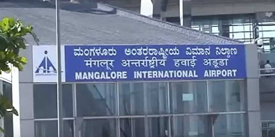 ಮಂಗಳೂರು ವಿಮಾನ ನಿಲ್ದಾಣದಲ್ಲಿ ಟೇಕಾಫ್ ಗೆ ಸಿದ್ಧವಾಗಿದ್ದ ವಿಮಾನಕ್ಕೆ ಹಕ್ಕಿ ಡಿಕ್ಕಿ: ತಪ್ಪಿದ ಅನಾಹುತ