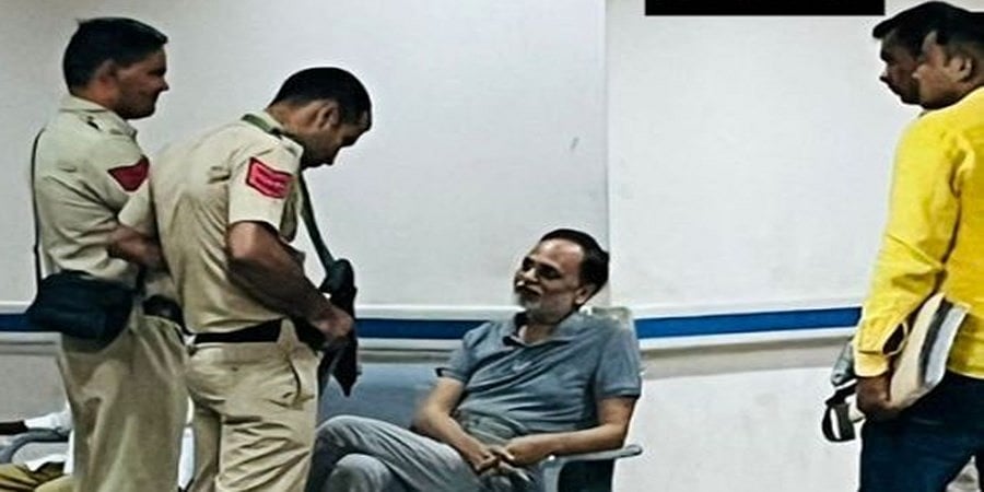 ತಿಹಾರ್ ಜೈಲಿನ ಬಾತ್ ರೂಂನಲ್ಲಿ ಬಿದ್ದ ದೆಹಲಿ ಮಾಜಿ ಸಚಿವ ಸತ್ಯೇಂದ್ರ ಜೈನ್, ಆಸ್ಪತ್ರೆಗೆ ದಾಖಲು