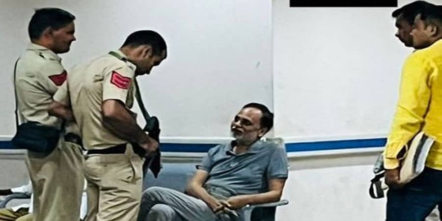 ತಿಹಾರ್ ಜೈಲಿನ ಬಾತ್ ರೂಂನಲ್ಲಿ ಬಿದ್ದ ದೆಹಲಿ ಮಾಜಿ ಸಚಿವ ಸತ್ಯೇಂದ್ರ ಜೈನ್, ಆಸ್ಪತ್ರೆಗೆ ದಾಖಲು