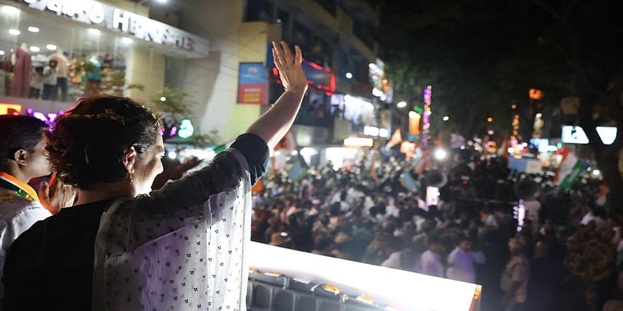 ಬೆಂಗಳೂರಿನಲ್ಲಿ ಪ್ರಿಯಾಂಕಾ ಗಾಂಧಿ ರೋಡ್ ಶೋ: ಪ್ರಧಾನಿ ಮೋದಿ, ಶಾ ವಿರುದ್ಧ ವಾಗ್ದಾಳಿ