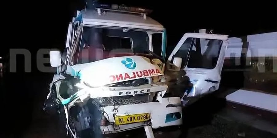 ಉಸಿರಾಟದ ಸಮಸ್ಯೆಯಿಂದ ಬಳಲುತ್ತಿದ್ದ ರೋಗಿ ಕರೆದೊಯ್ಯುತ್ತಿದ್ದ ಆಂಬ್ಯುಲೆನ್ಸ್ ಪಲ್ಟಿ; ಮೂವರು ಸಾವು