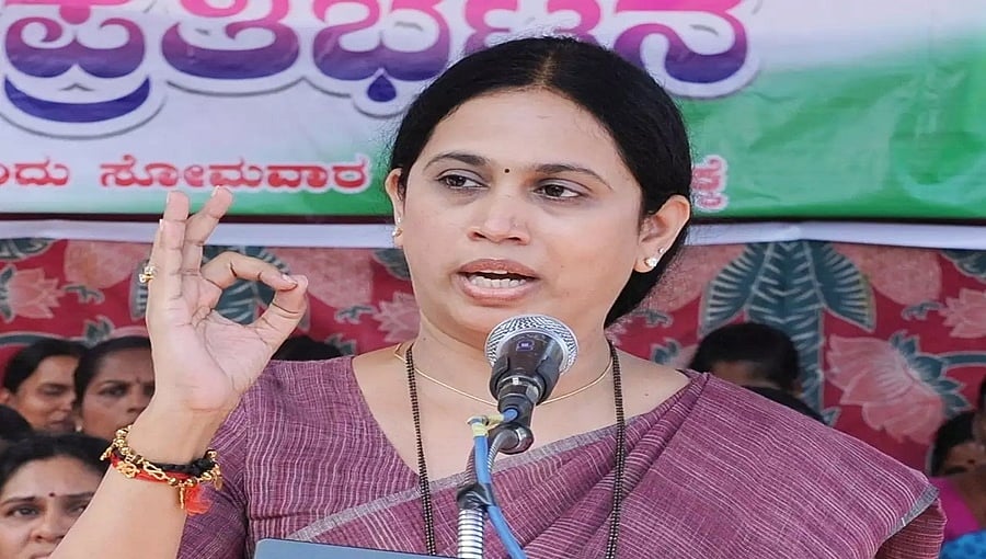 ಗೃಹಲಕ್ಷ್ಮೀ ಯೋಜನೆಯ 2000 ರೂಪಾಯಿ ಸಿಗುವುದು ಸೊಸೆಗಲ್ಲ, ಅತ್ತೆಗೆ?: ಸಚಿವೆ ಲಕ್ಷ್ಮೀ ಹೆಬ್ಬಾಳ್ಕರ್