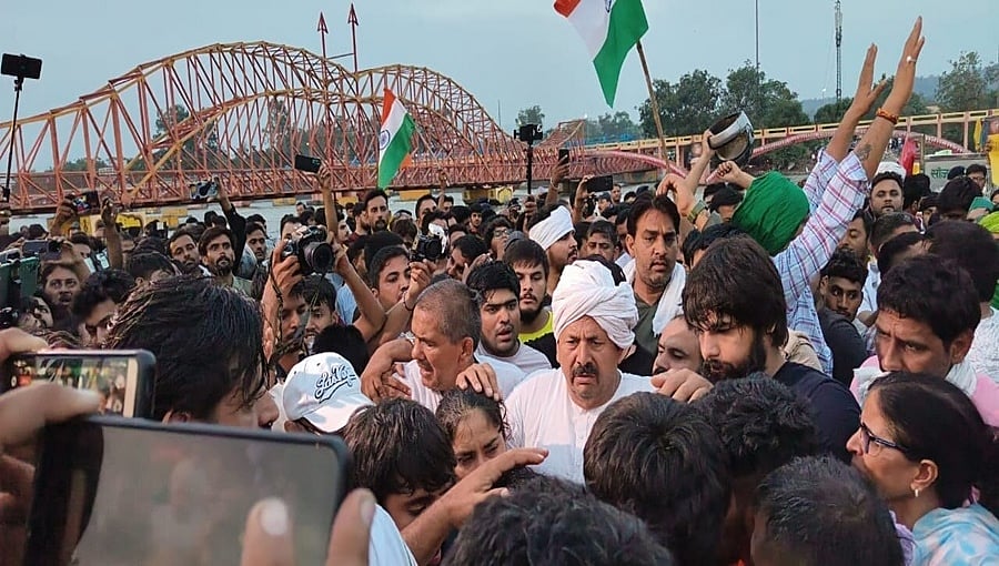 ಪದಕಗಳನ್ನು ಗಂಗಾ ನದಿಗೆ ಎಸೆಯದೆ ವಾಪಸ್ಸಾದ ಕ್ರೀಡಾಪಟುಗಳು: ಕೇಂದ್ರ ಸರ್ಕಾರಕ್ಕೆ 5 ದಿನ ಡೆಡ್ ಲೈನ್!