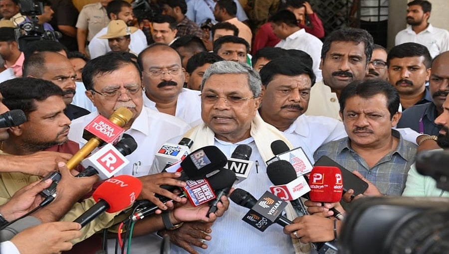 ಹಣಕಾಸು ಇಲಾಖೆ ವಿರೋಧ?: ಸಂಪುಟ ಸಭೆ ಜೂನ್ 2ಕ್ಕೆ ಮುಂದೂಡಿಕೆ: ಗ್ಯಾರೆಂಟಿ ಯೋಜನೆ ಜಾರಿ ಖಚಿತ ಎಂದ ಸಿಎಂ ಸಿದ್ಧರಾಮಯ್ಯ