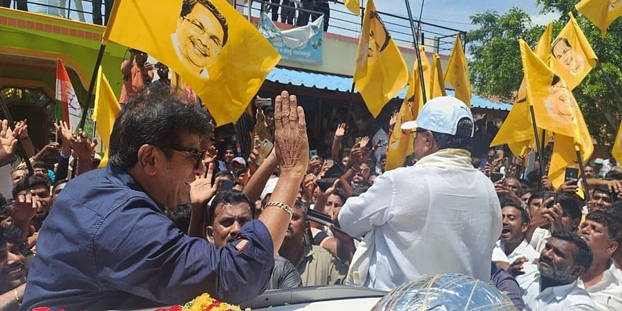 ಸಿದ್ರಾಮಣ್ಣ ಪರವಾಗಿ ಪ್ರಚಾರಕ್ಕಿಳಿದ ಶಿವಣ್ಣ! ಅವರವರ ಭಾವ ಭಕುತಿಗೆ- ಪ್ರತಾಪ್ ಸಿಂಹ ಕಿಡಿ