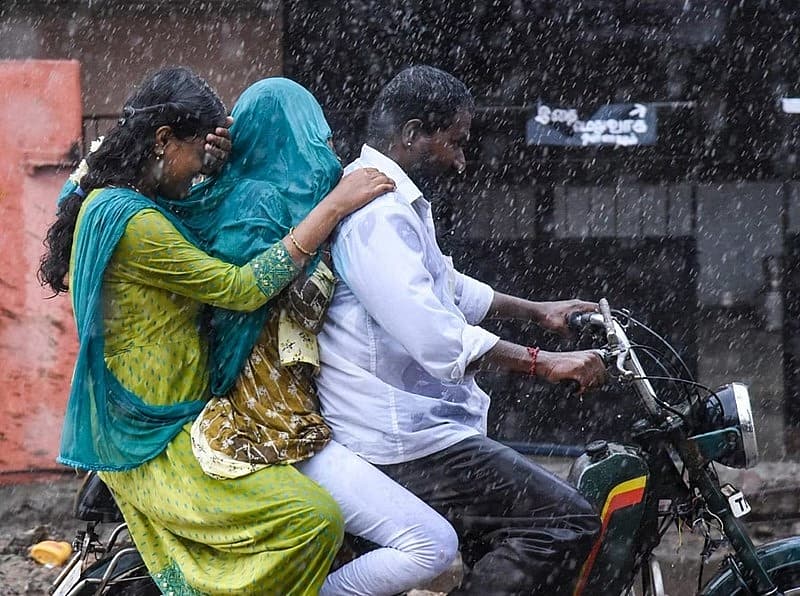 ಮೇ 9ರಿಂದ ಹಲವೆಡೆ ಪೂರ್ವ ಮುಂಗಾರು ಮಳೆ ಬೀಳಬಹುದು ಎಂದು ಹವಾಮಾನ ಇಲಾಖೆ ಮುನ್ಸೂಚನೆ ನೀಡಿದೆ.