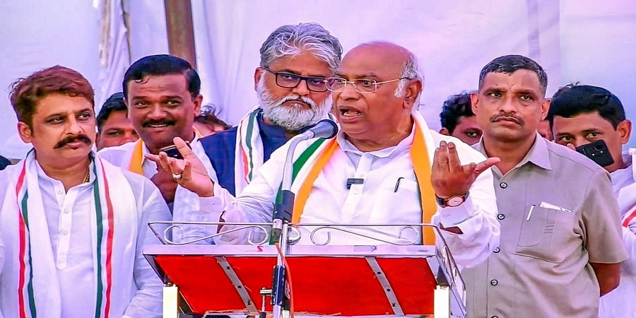 ‘ಮೋದಿ ಜಾಕೆಟ್’ ಮಾತ್ರ ಫೇಮಸ್ ಎಂದ ಖರ್ಗೆ!